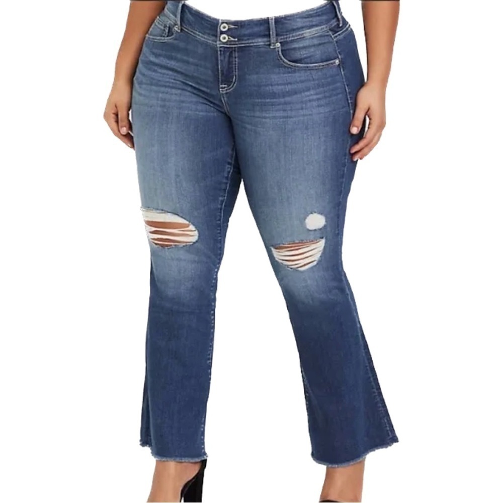 Torrid Women’s Premium Flare Jeans Medium Wash Distressed Stretch Mid Rise 22S
